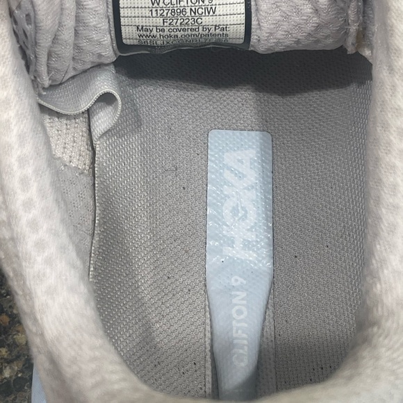 Hoka White and Gray Athletic Shoes Clifton 9 size 9 - Picture 8 of 9